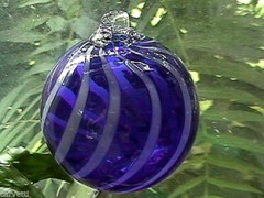 Hanging Glass Ball 4″ Diameter Cobalt Blue with White Swirl (1) HB3