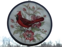 Vintage HAND PAINTED Glass WINDOW SUNCATCHER Red CARDINAL Bird 5-1/2″ FREE SHIP