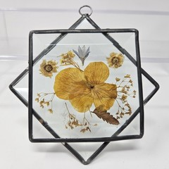 Vintage Dried Flower Glass Suncatcher Star Frame Hanging Wall Art Garden Gift