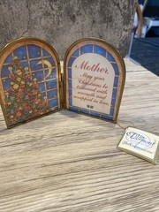 Vtg Vermont art expressions glass suncatcher Christmas “ Mother” “ Mom & Dad “