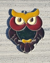 Vtg Stained Glass Owl Suncatcher, Approx 3.5″