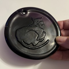 Vintage BLENKO Black Amethyst Glass Suncatcher RECLINING CAT 3.75″ Round RARE