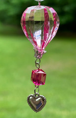 Ganz Hot Air Balloon Ornament PINK with HEART CHARM Crystal Expressions 3 in