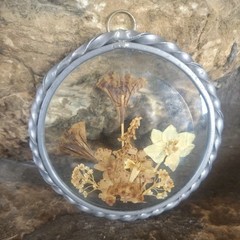 Vtg Sun Catcher Dried Pressed Flowers 5″ Pewter Frame Beveled Glass Cottage Core