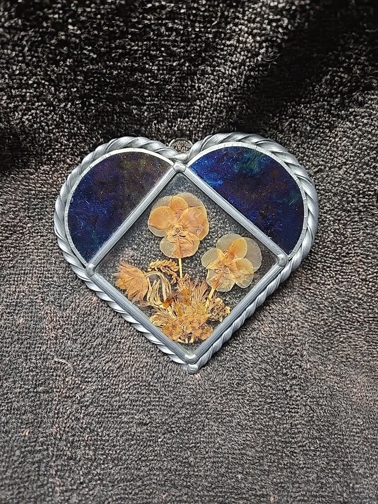 VTG Lasting Impressions Stained Glass Suncatcher Pressed Real Flowers 5×5 Inches