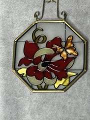 Vtg Octagon Glass Suncatcher Floral Butterfly Design 3 1/4″ Super Radiance Art