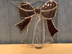 Beautiful Christmas Bell w/ red bow Suncatcher STAINED GLASS 6 x 5.5” handmade