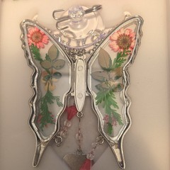 KY&BOSAM Butterfly Floral Suncatcher, Silver Metal Glass Beaded Multicolor