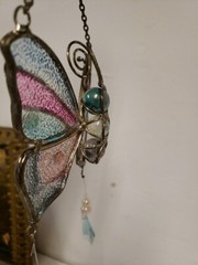 VTG STAINED GLASS 3D BUTTERFLY SUNCATCHER Dangling Beads Marble Body CHAIN Pink