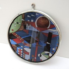 FRANK LLOYD WRIGHT DESIGN “CITY BY THE SEA” STAINED GLASS ORNAMENT 3½” ROUND