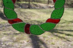 SG27 – Handcrafted Stained Glass Suncatcher, Christmas Wreath, 9X9 in.