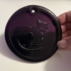 Vintage BLENKO Black Amethyst Glass Suncatcher RECLINING CAT 3.75″ Round RARE