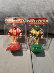 2 Lucha Libre Wrestlers BOBBLE TOY SOLAR POWER CAR DASH. Red And Green