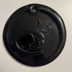Vintage BLENKO Black Amethyst Glass Suncatcher RECLINING CAT 3.75″ Round RARE