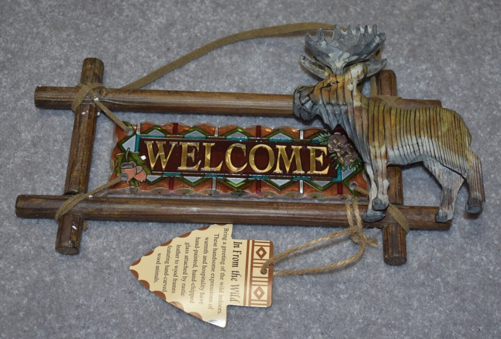 #6208 WELCOME HAND PAINTED GLASS DECOR WITH WOOD CARVED MOOSE 10.5″ X 6″