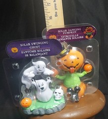 SOLAR SWINGING GHOST And PUMPKIN SUN CATCHER 2017 solar powered