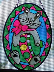 Vintage 1999 Sun Catcher, Cat, Glass w/color acrylic paint 3 1/2″ X 5″ Figi Grap