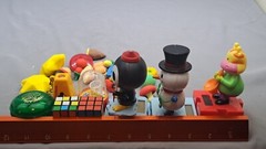 Three Solar Dancing Toys + Keychain Viewfinder + Duncan imperial and others.