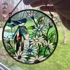 Amia Studios Sun Catcher Bluebird Birdhouse & Daisies Stained Glass 4.5” Round