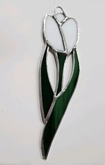 Vintage Stained Glass Suncatcher White Tulip w/Green Leaves 6″ with Suction Cup