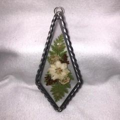 Lasting Impressions Diamond Shaped Sun Catcher Glass Dried Pressed Flowers 6.5″