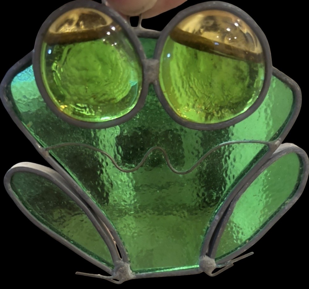 STAINED GLASS GREEN FROG SUNCATCHER