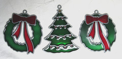 Vtg. Stained Glass Christmas Tree & Wreath Green &Red Suncatcher 3.5″ Ornaments